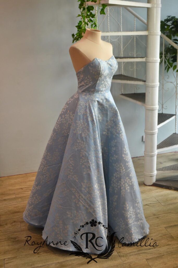 utm gown rental