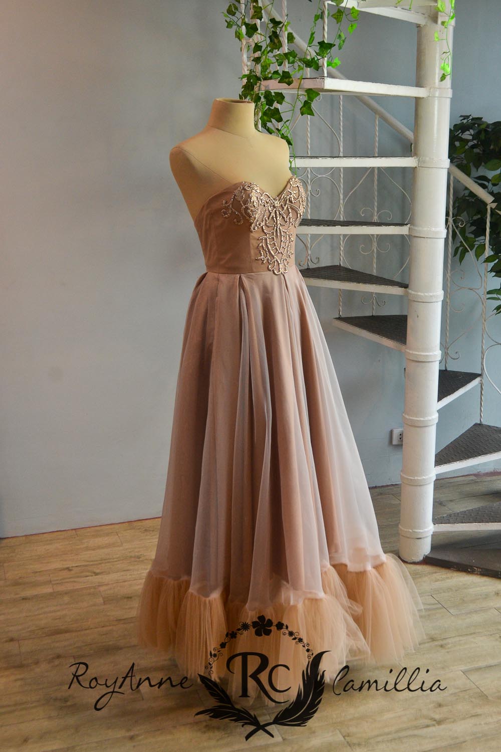 gown description sample