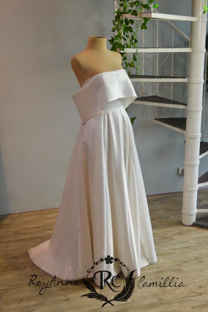 wedding gown mannequin for rent