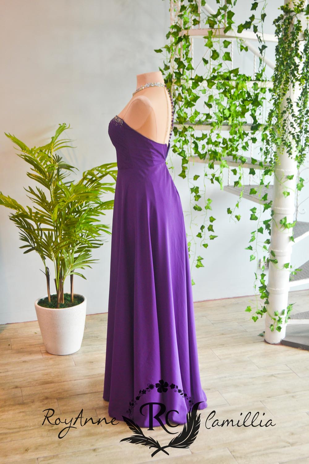 utm gown rental