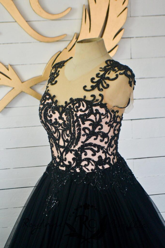 utm gown rental