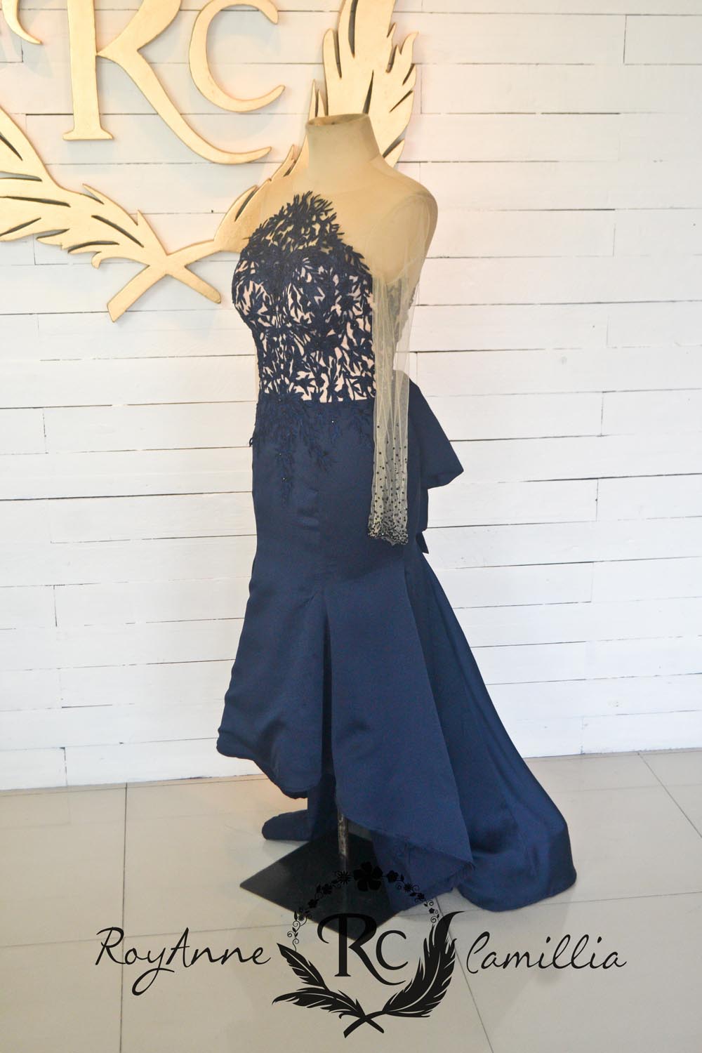 utm gown rental