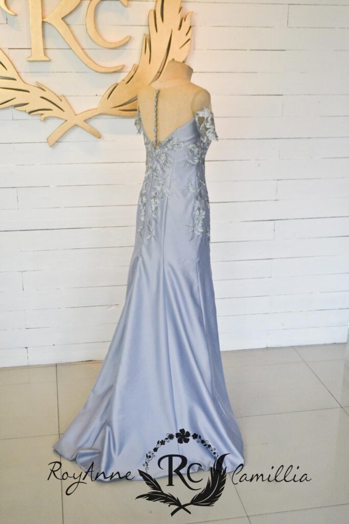 utm gown rental
