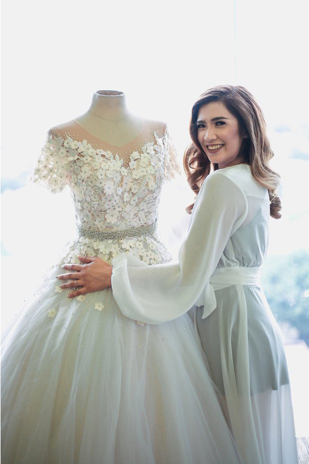 wedding gown mannequin for rent